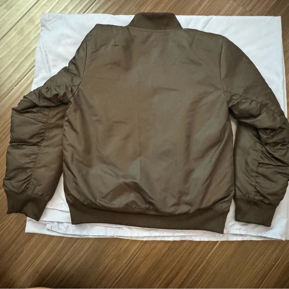 Boys Converse puff jacket size
Medium 10-12
Like new condition 
Outerwear - Picture 9 of 11